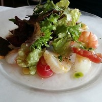 海辺のレストラン ラ・プラージュ - いろいろな魚介類のお刺身サラダ