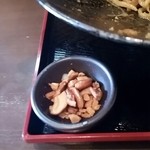 麺厨房 華燕 - 別添えの煎ったカシューナッツ