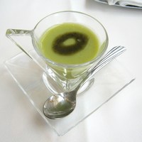 リストランテ　ウミリア - そら豆とグリーンピースの小さな冷たいスープ