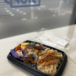 ミニストップ - 料理写真:ごぼうとおかかごはんとこだわりの和惣菜弁当