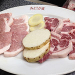 みょうが屋 - 宮崎県産豚ウチモモ、六白黒豚