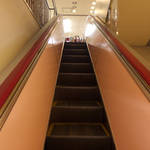 マルカンデパート大食堂 - エレベーターで一気に行くのもいいが、他のフロアの様子も是非見てみよう