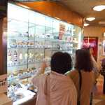 マルカンデパート大食堂 - 有名メニューは、ソフト・ナポリかつ・ワッフルだが、それを知らない方が迷えて楽しいかも…