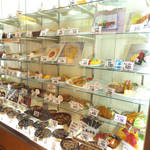 マルカンデパート大食堂 - （洋食店＋喫茶店＋居酒屋＋寿司屋＋そば屋＋中華料理店）÷6 した感じ