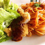 マルカンデパート大食堂 - トンカツソースが個性的。赤ワインであろうか、焦げ感のある大人風味