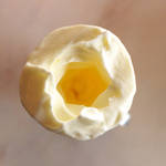 ある程度食べ進むと、なんと中空構造！ このため何とか完食できた～