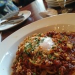 イタリア食堂amico - 半熟玉子とフライドオニオンのせ山古志牛ミートソース