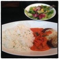 operetta 丸の内トラストタワー店 - 2015年5月22日  イタリアンハンバーグ1300円。少なく見えるけど肉はぎゅっとしっかり！
