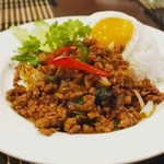 タイ・アヨタヤ・レストラン - ガッパオガイカイダオ