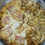 ピザ・カリフォルニア - ジャーマンスペシャル・カリフォルニアコンボのハーフ＆ハーフ　２１０６円
