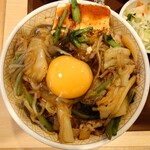 すき家 - 料理写真:2026年9月 月見すきやき牛丼(期間限定)+とん汁おしんこセット 780+280円