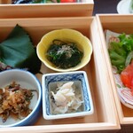 日本料理 からまつ - キャビア 桜葉づつみ　　　やたら