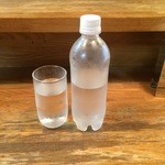 Tonari No Kare Ya San - 【2015年05月】お水は冷えたペットボトルと、冷えたグラスで提供です、嬉しい(^^♪