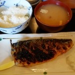 お田しま - （2015/4月）さば塩焼　昼定食（1,050円）の鯖、ご飯、味噌汁