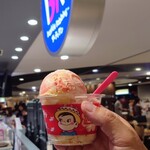 サーティワンアイスクリーム - ドリンク写真:「レギュラーダブル カップ(ミルキーショートケーキ & キャラメルリボン)」①