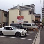焼肉たきもと - 駐車場は店の裏側です