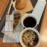 足立音衛門 里山ファクトリー - 料理写真:タルト800円、シュークリーム400円、コーヒー232円　税抜き表示