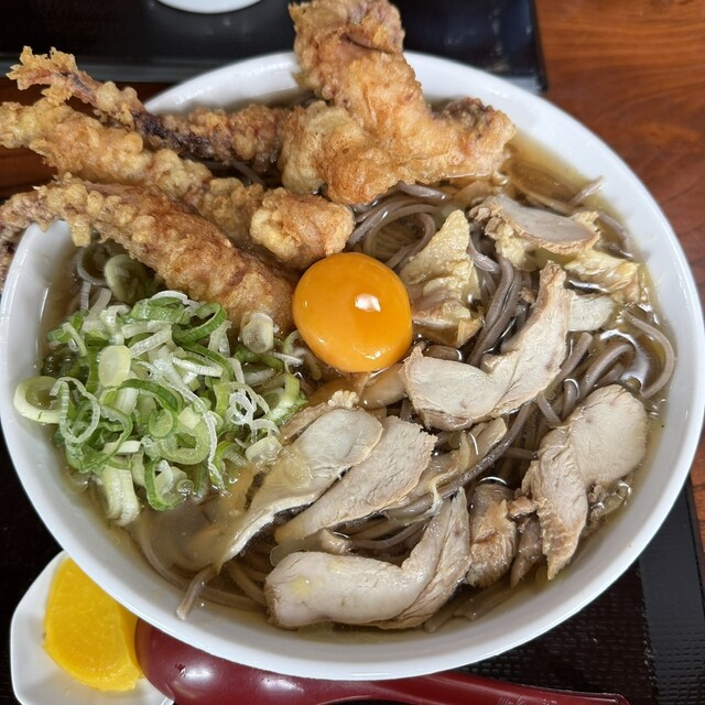山形「肉そば処 伍らい光」が激戦区で熱狂的人気を誇る理由と実態