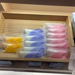 薩摩菓子処 とらや・霧や櫻や_1