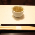 日本料理にわの - お通し「じゅんさい」
