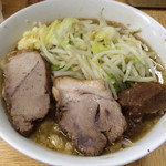 ラーメン二郎 - ラーメン 700円　麺半分・ヤサイ少なめ・ニンニク