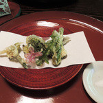 美山荘 - 摘み草の天ぷら