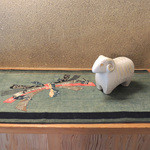 美山荘 - 宿のお玄関：干支の未