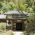 美山荘 - お玄関〜変わっていません