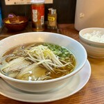 福一 - 料理写真:言われてみたら醤油ラーメンらしい醤油ラーメンではある。