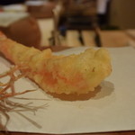 天麩羅　吉祥 - 続いて「天使の海老」。海老の食べ比べとなった。