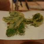 天麩羅　吉祥 - もみじの形に似ている「もみじがき」という山菜だ。