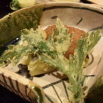 天麩羅　吉祥 - 水茄子とヨモギの天ぷらも珍しいでしょう。