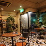 パピリオ - 広くて開放的な店内