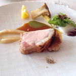 ミクニナゴヤ - 豚ロース肉を低温でロースト 小夏のコンポートと春の彩り野菜添え 新玉ねぎのピュレとグリーンマスタード和え