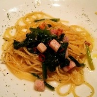 創作イタリアンちゃぶっとりあ - ほうれん草と厚切りベーコンのペペロンチーノ
