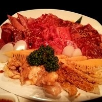 焼肉トラジ PARAM カレッタ汐留店 - トラジコースの部位盛り合わせ