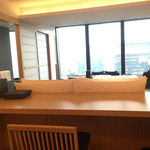 アマン東京 - 実はハイテク満載のデスク