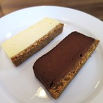 ねじまき雲（陽） - チーズケーキ　プレーンとチョコ盛り合わせ　