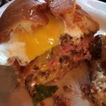 Park & Sixth - Beastバーガー（断面アップ）