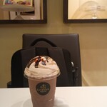 GODIVA - ドリンク写真:★★★ 750円 カカオ75%のため ビターで甘く チョコチップがふんだんに入ってて美味しかったが サイズは小さいので CP は 悪い!