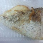 鯛のあら焼き　200円(2015.05.20)