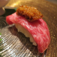 焼肉GROW - 
                
                黒毛和牛「リブかぶり」の握り
                