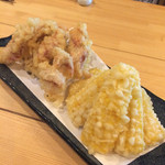 Gakudai Kakuuchi - 名物！鶏天（680円） と とうもろこしの天ぷら（580円）