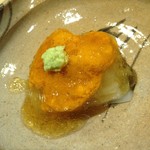 鮨処 有馬 - ⑤雲丹いかはオホーツク産。出汁の効いたジュレソースをかけて頂きます。甘くとろける雲丹と新鮮な生いかの食感が絶妙。