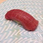 鮨処 有馬 - ⑦中トロ…戸井産って最初言われてどこ？と思って聞くと函館の南にある町。青森県大間を対岸にした場所なので大間のマグロと同じ。きれいな刺しで漬けで頂く。とろける～。