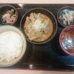 ゆで太郎 - 料理写真:もつ煮定食(ごはん並)