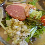 蕎麦実のサラダ