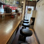 ドン．チードル - 店内は、カウンターのみ