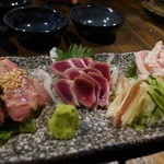 刺し３点、白レバー・砂肝・胸肉？