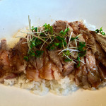 STEAK HOUSE - 牛リブロース肉のステーキ丼 焦がしバターとニンニン醤油